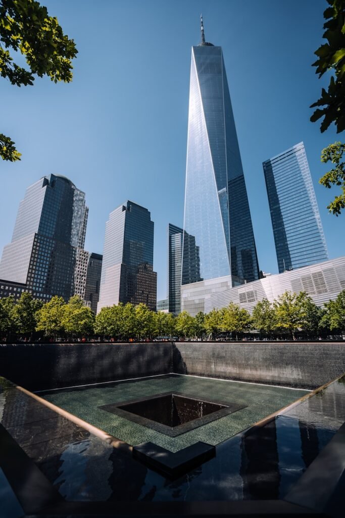 a view of the world trade center in new york city Nova York