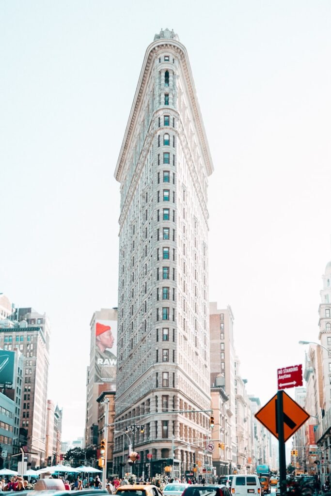 white and gray concrete building during daytime Nova York