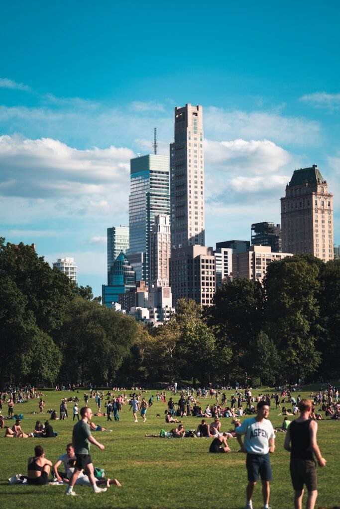 people walking on park near high rise buildings during daytime Nova York