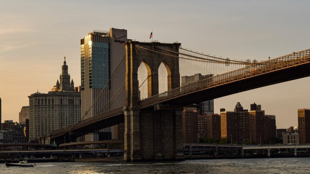 brown bridge over body of water during daytime Nova York