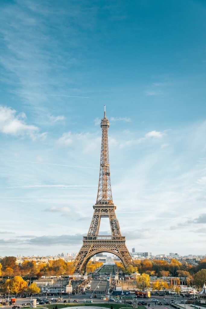 Eiffel tower during daytime - Mundo