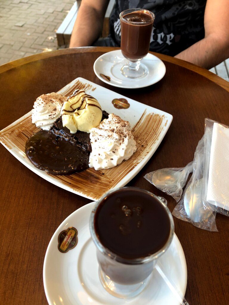 Monte verde - Chocolateria na rua principal